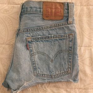 LEVI’s 501 Mid-Rise Short in Waveline